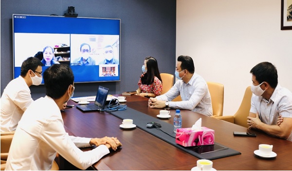 Tiếp nhận 1 tỷ đồng do BH PVI trao tặng cho các cán bộ y tế tuyến đầu chống dịch